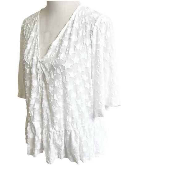Lane Bryant Textured Peplum Stars Blouse Size 14/16 White V-Neck Button Playful - Picture 2 of 12